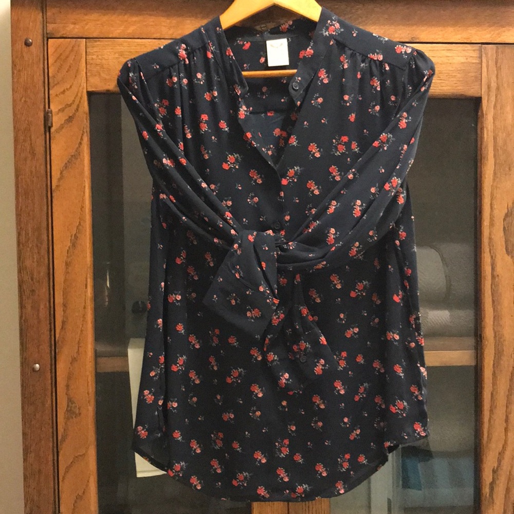 Navy flowered blouse! Perfect for Fall!